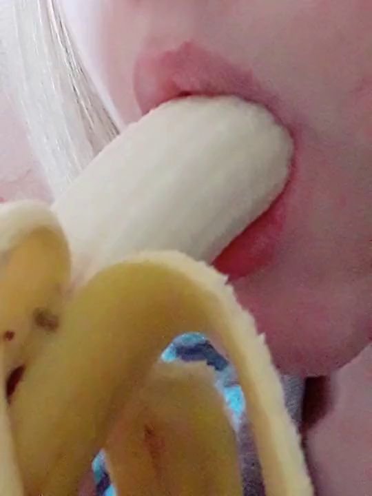 kiss her anus