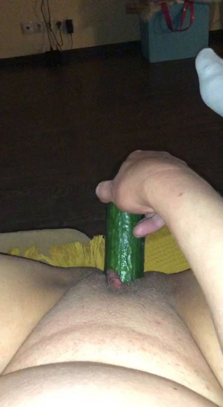 porn clips girls pissing ft. Kitkatbaby999 — free porn video (22:00)