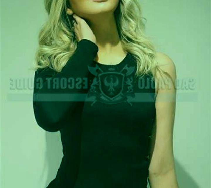 Dana Tuv model portrait